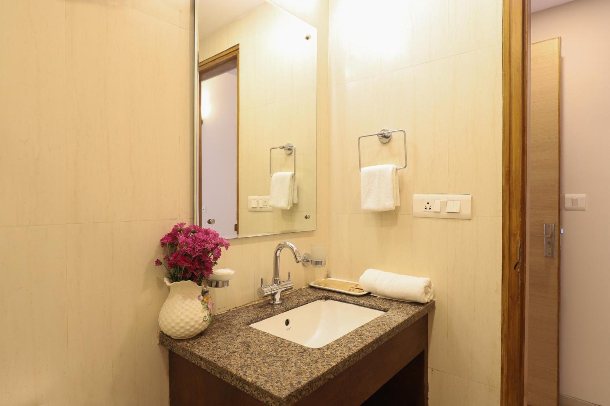 Veera Strand Park Serviced Apartments Near Калангут Экстерьер фото